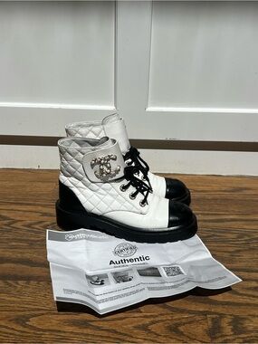 Iconic CHANEL Quilted Leather Lace-Up Ankle Boots in White & Black